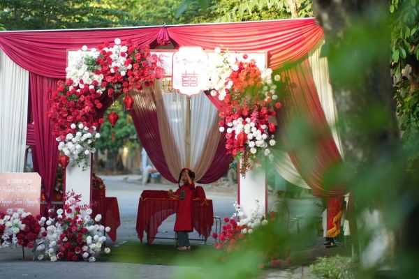 cổng hoa cưới hiện đại