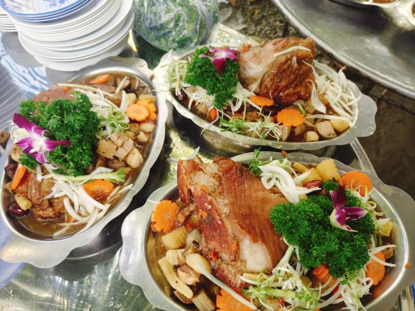 nấu tiệc cưới tại nhà