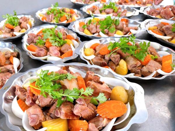 nấu tiệc cưới tại nhà