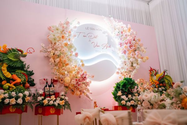 trang trí tiệc cưới tại nhà