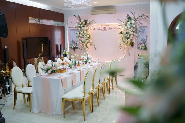 trang trí tiệc cưới tại nhà