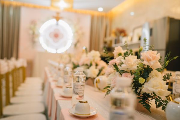trang trí tiệc cưới tại nhà