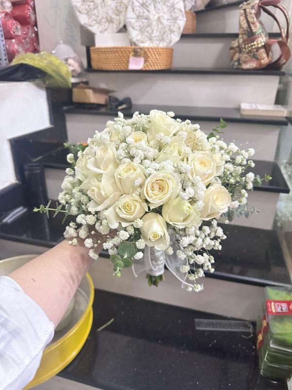 hoa cưới cầm tay tone kem
