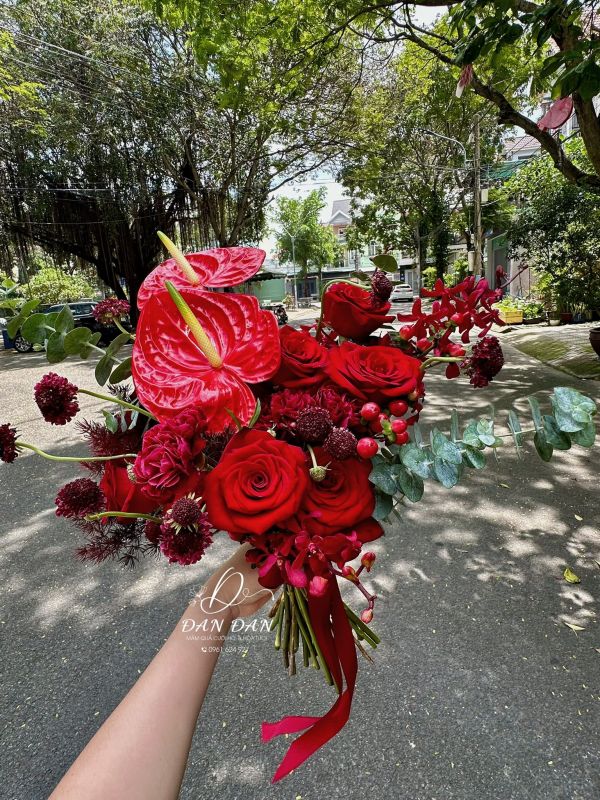 hoa cưới cầm tay tone đỏ