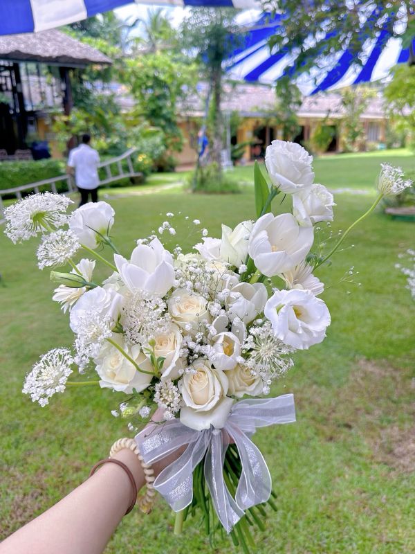 hoa-cuoi-quan-10-2 hoa cưới cầm tay tone trắng