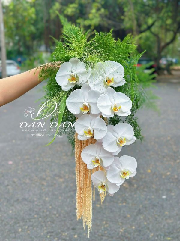 hoa-cuoio-cam-tay-quán-11-3 hoa cưới lan hồ điệp